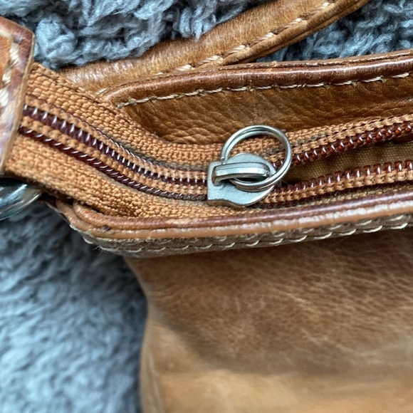 Fossil leather brown crossbody 9” x 10” Nice condition - Picture 5 of 7